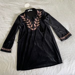 Rusttydustty boutique dress. Velvet. Black with beige embroidery. Size Medium.